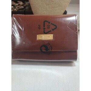 NEW LEE SANDS BROWN WALLET MEASURING 4 1/2 ACROSS 3 1/2 FROM TOP TO BOTTOM